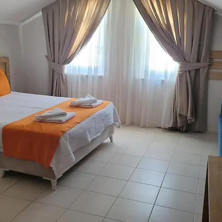 Ξενοδοχείο με διαμερίσματα Tayfun 4*