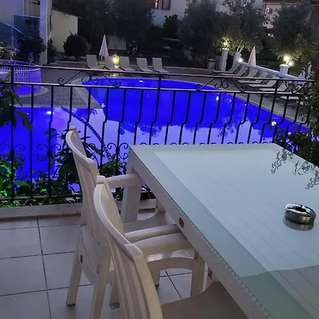 Ξενοδοχείο με διαμερίσματα Tayfun 4*